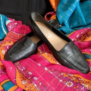Calico black flats
